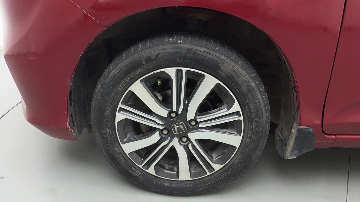 Used 2022 Honda Amaze VX MT 1.2 Petrol Petrol Manual tyres LEFT FRONT TYRE RIM VIEW