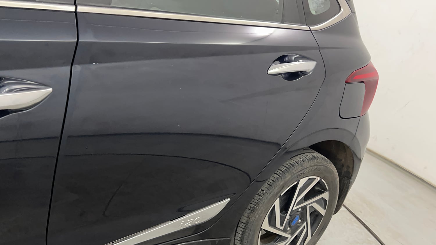 Used 2023 Hyundai New i20 Asta (O) 1.2 IVT Petrol Automatic dents MINOR SCRATCH