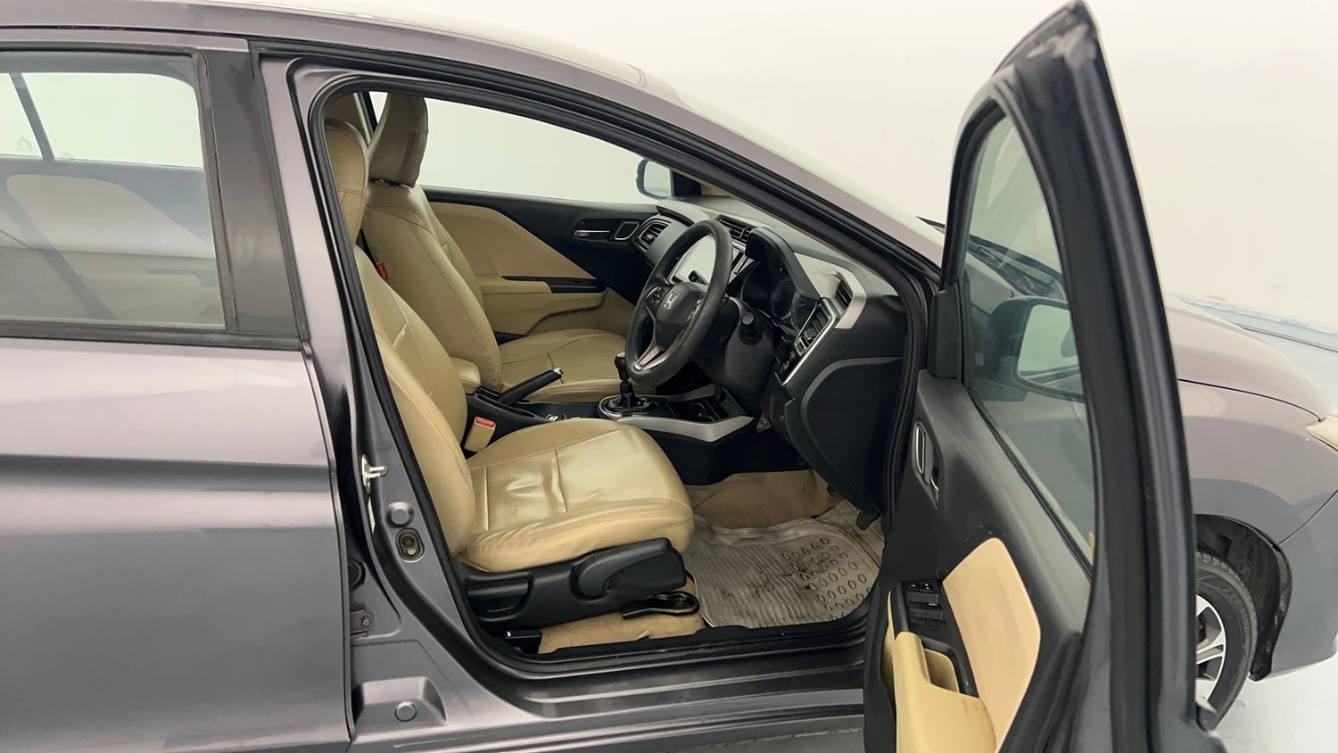 Used 2018 Honda City V Petrol Petrol Manual interior RIGHT SIDE FRONT DOOR CABIN VIEW