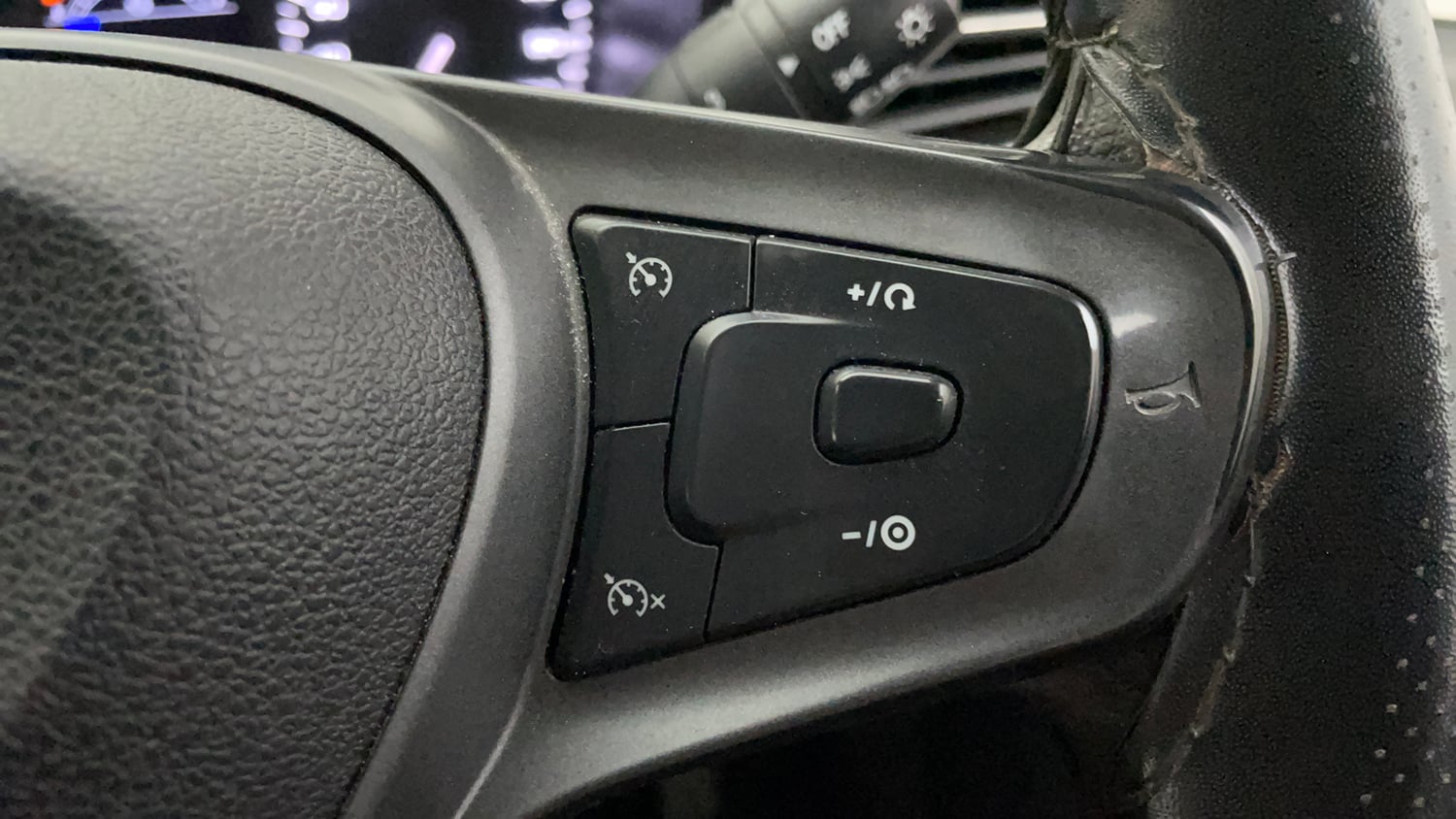 Used 2020 Tata Altroz XT Petrol Petrol Manual top_features Cruise control
