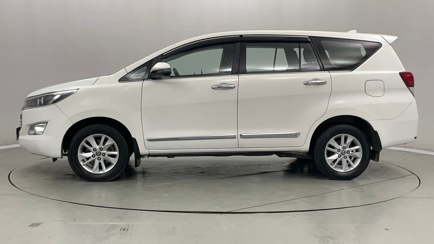 Used 2019 Toyota Innova Crysta 2.4 V 7 STR Diesel Manual exterior LEFT SIDE VIEW