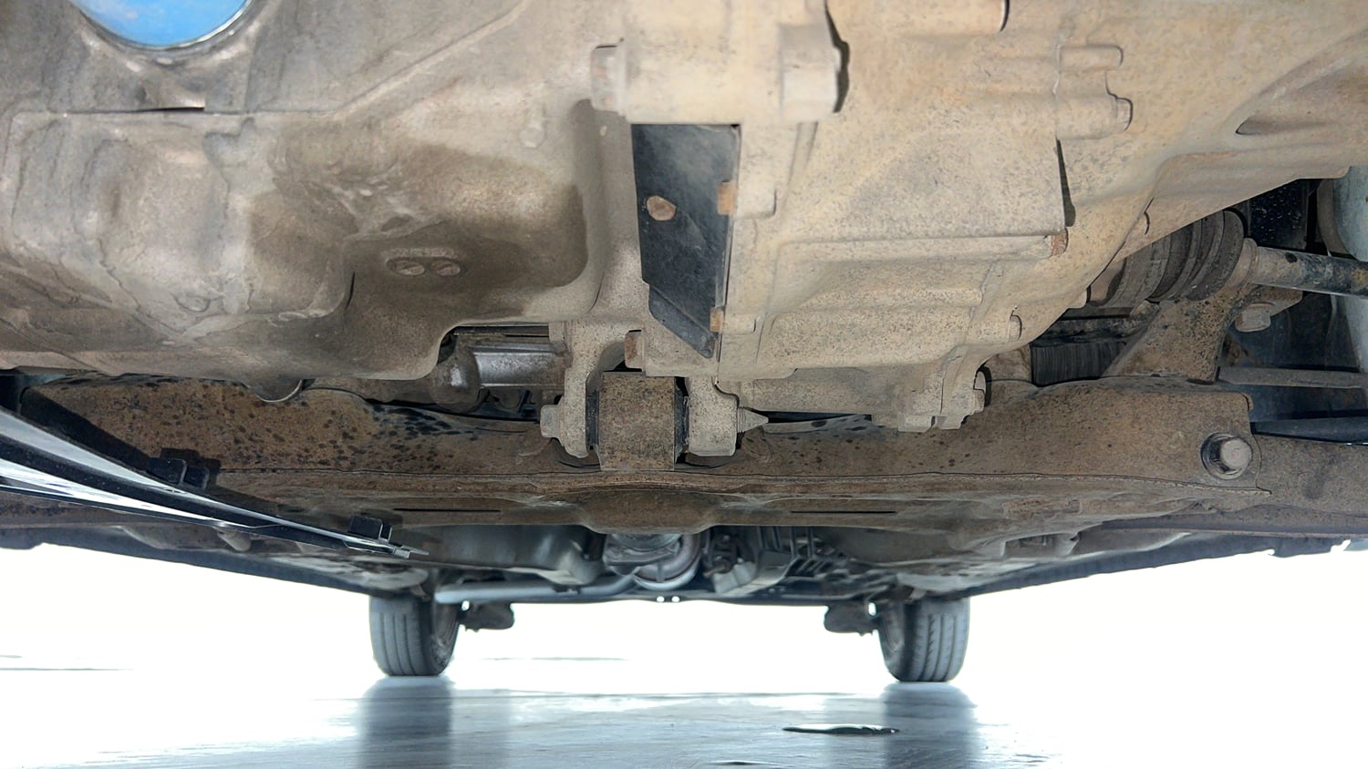Used 2014 Honda Amaze 1.2 VX i-VTEC Petrol Manual extra FRONT LEFT UNDERBODY VIEW
