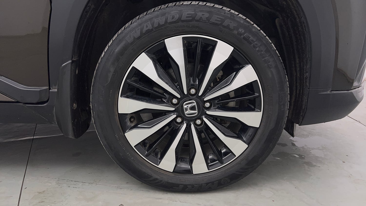 Used 2024 Honda Elevate ZX CVT Petrol Automatic tyres RIGHT FRONT TYRE RIM VIEW