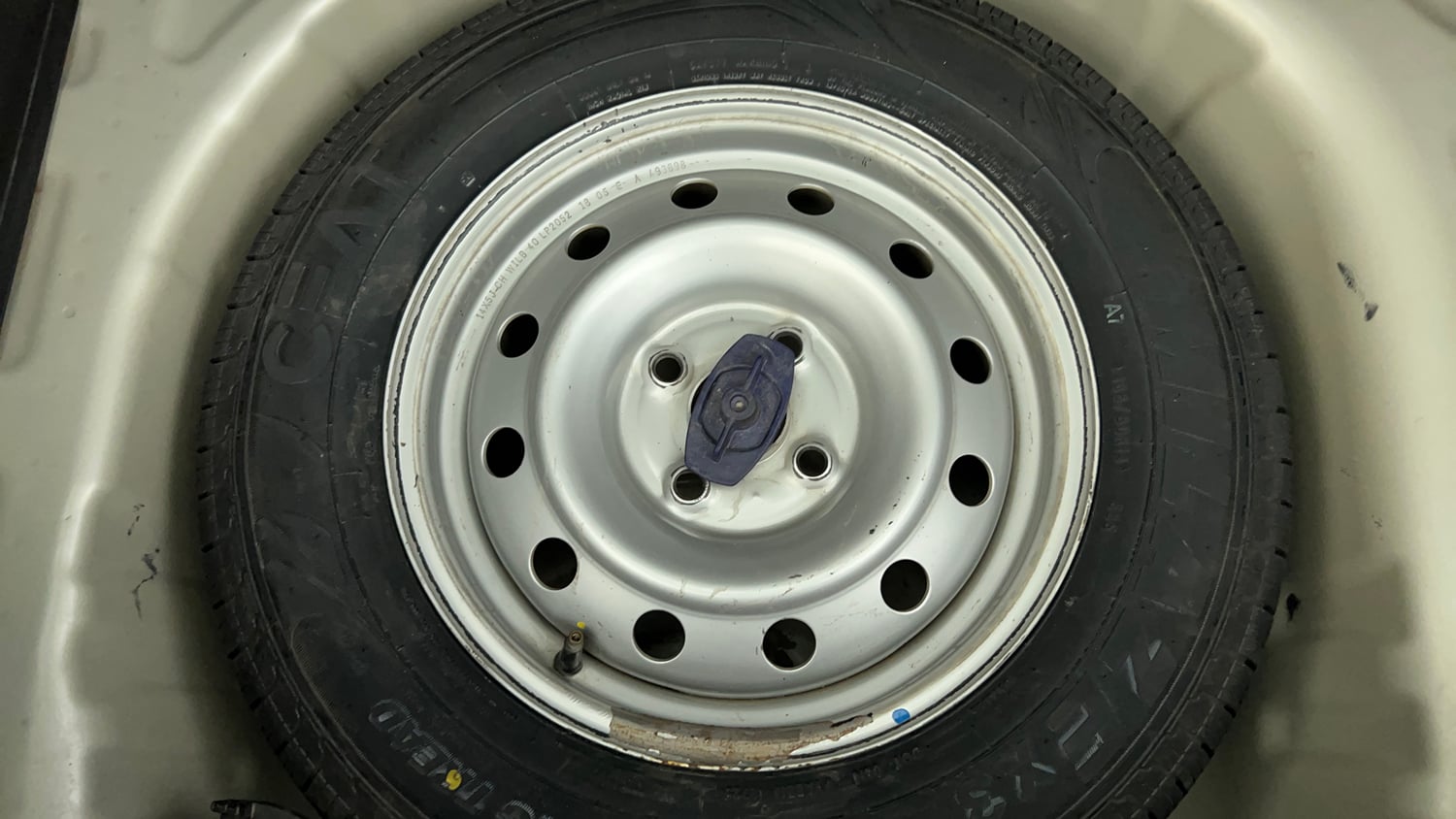 Used 2018 Maruti Suzuki Swift LXi Petrol Manual tyres SPARE TYRE VIEW