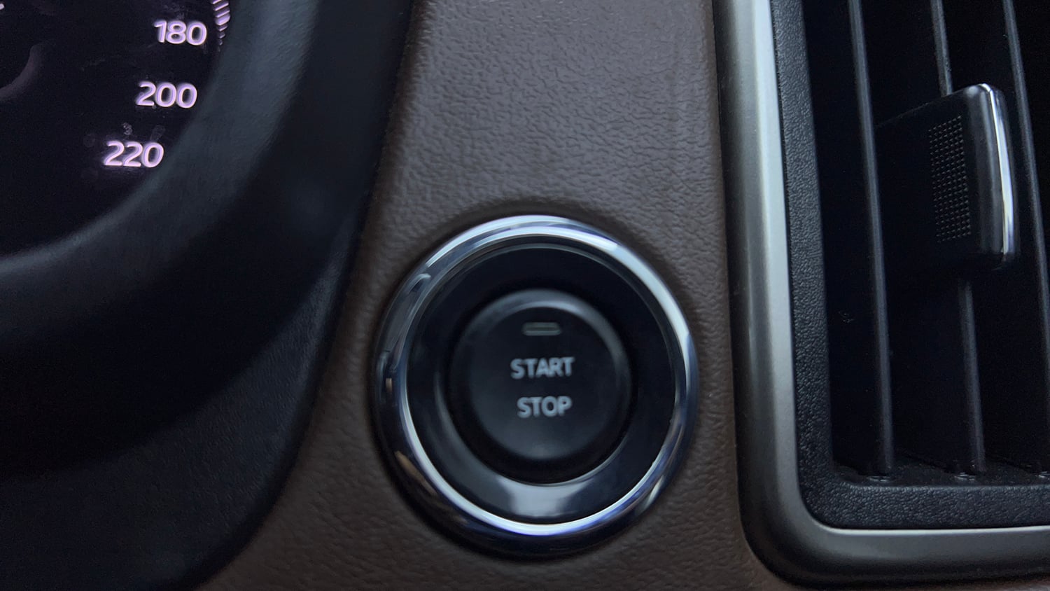 Used 2024 Mahindra Scorpio N Z8 L Diesel AT 4WD 7 STR Diesel Automatic top_features Keyless start