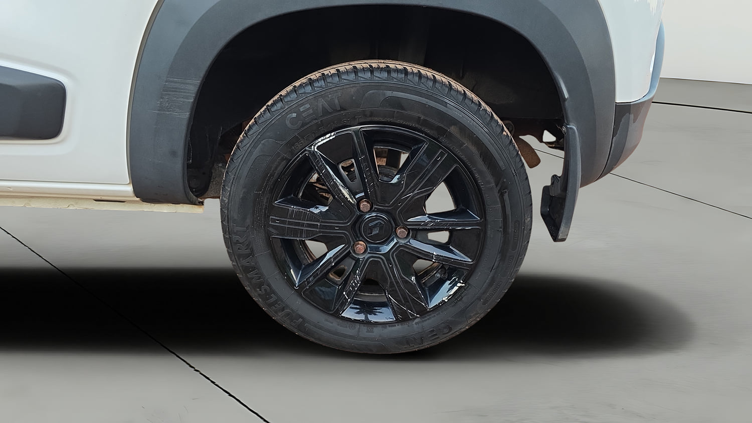 Used 2022 Renault Kwid CLIMBER Petrol Manual tyres LEFT REAR TYRE RIM VIEW
