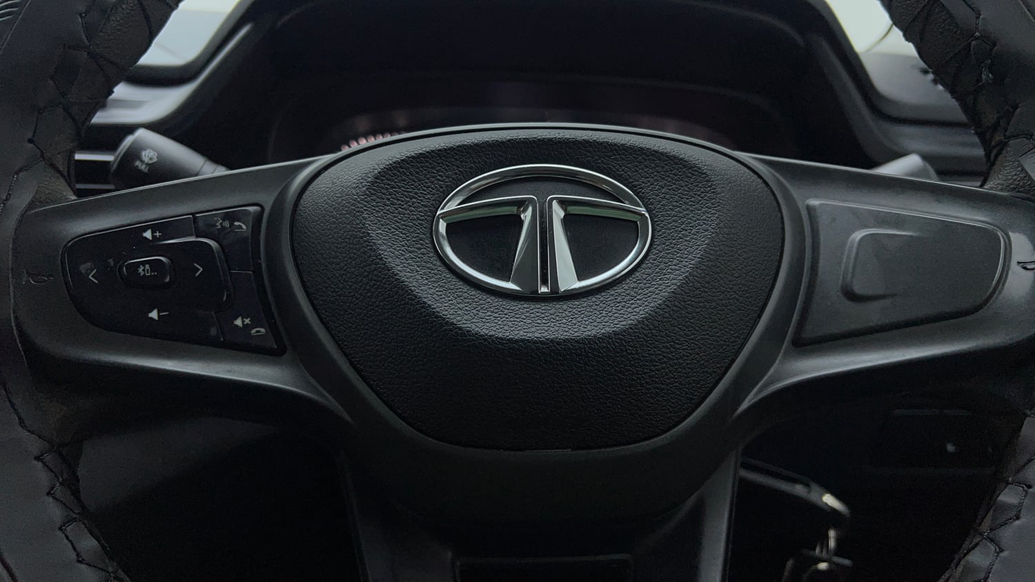 Used 2023 Tata Punch Adventure MT Petrol Manual top_features Airbags