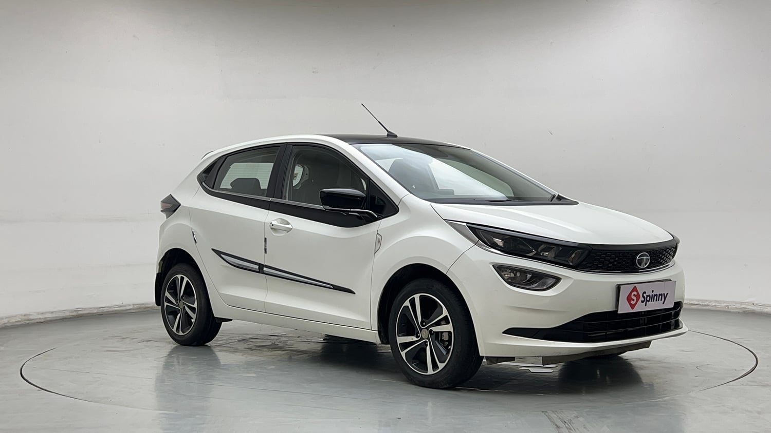 Used 2022 Tata Altroz XZA Plus Petrol Petrol Automatic exterior RIGHT FRONT CORNER VIEW