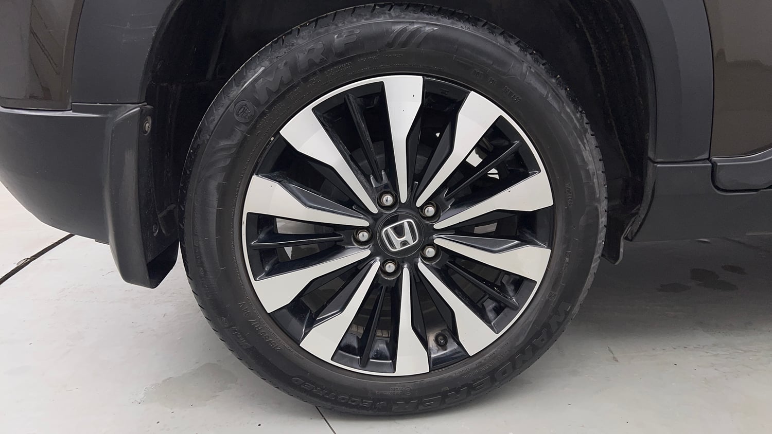 Used 2024 Honda Elevate ZX CVT Petrol Automatic tyres RIGHT REAR TYRE RIM VIEW