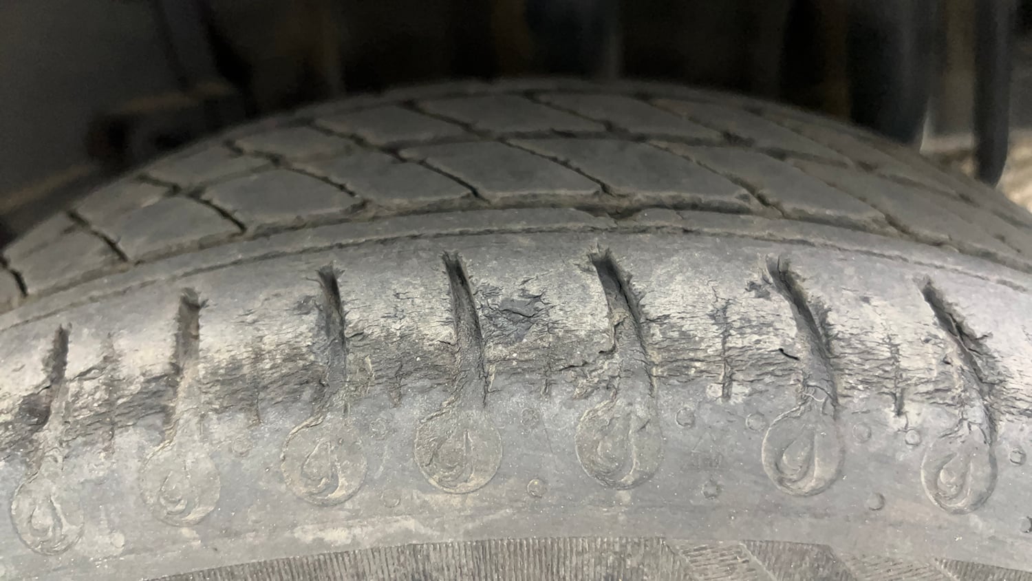 Used 2024 Tata Tigor XZA Plus iCNG Cng Automatic tyres LEFT REAR TYRE TREAD VIEW