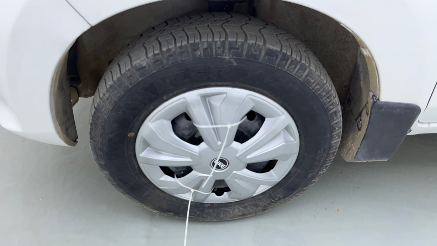 Used 2013 Maruti Suzuki Alto 800 Lxi Petrol Manual tyres LEFT FRONT TYRE RIM VIEW