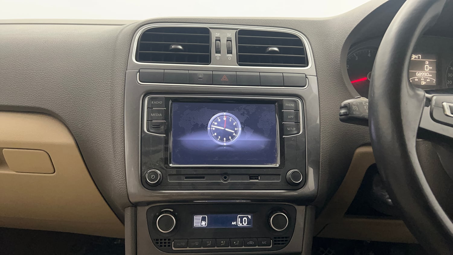 Used 2019 Volkswagen Vento Highline 1.6 (P) Petrol Manual interior MUSIC SYSTEM & AC CONTROL VIEW