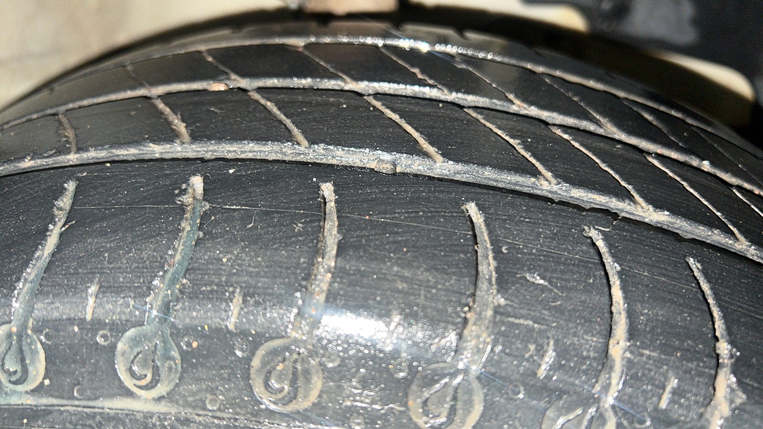 Used 2019 Mahindra KUV100 NXT K4 Plus 6 STR Petrol Manual tyres RIGHT FRONT TYRE TREAD VIEW