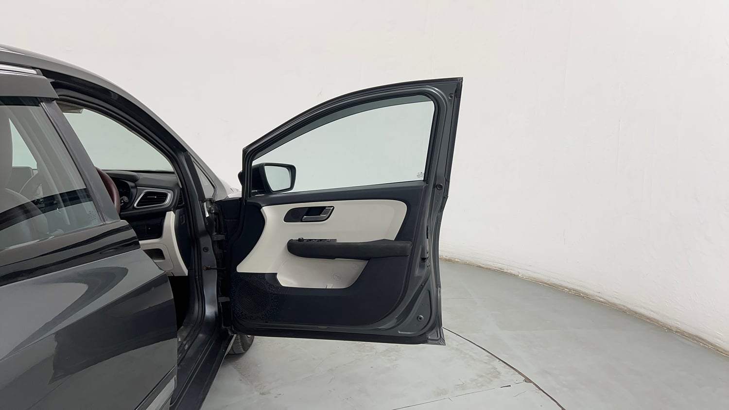 Used 2022 Tata Altroz XZ Diesel Diesel Manual interior RIGHT FRONT DOOR OPEN VIEW