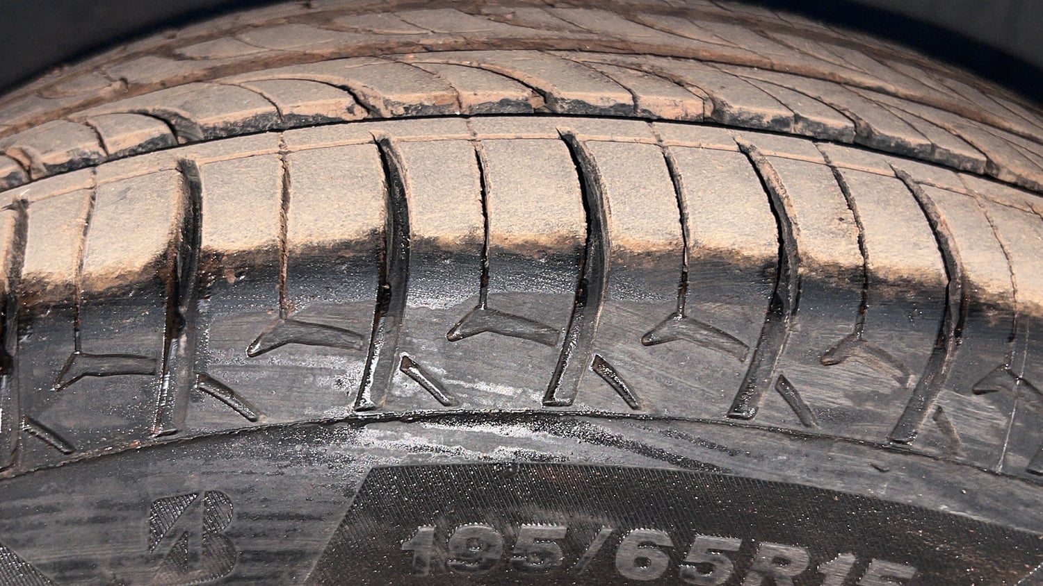 Used 2018 Ford EcoSport Trend 1.5L TDCi Diesel Manual tyres RIGHT FRONT TYRE TREAD VIEW
