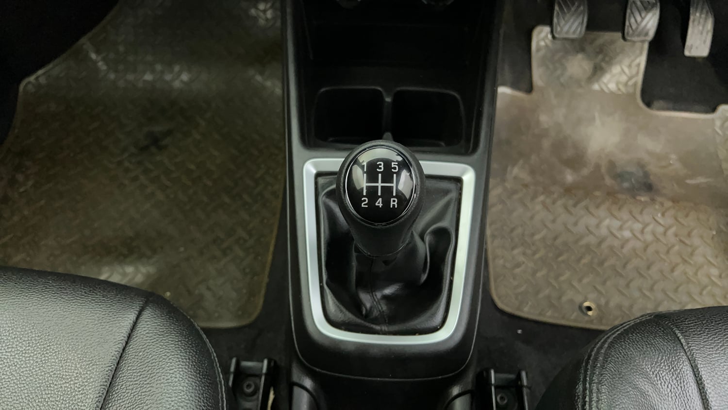 Used 2018 Maruti Suzuki Swift LXi Petrol Manual interior GEAR  KNOB VIEW