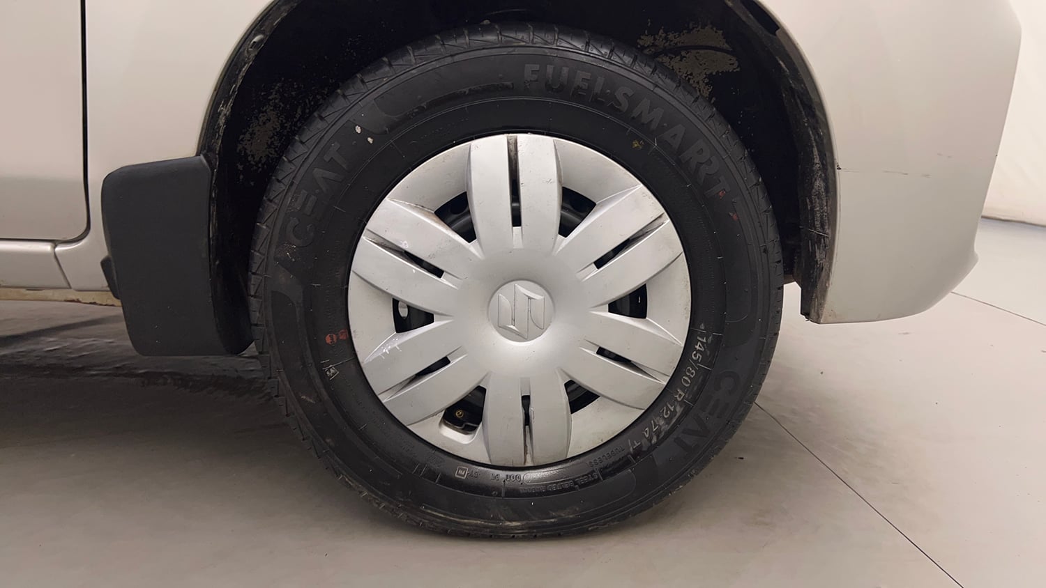 Used 2023 Maruti Suzuki Alto 800 VXi Petrol Manual tyres RIGHT FRONT TYRE RIM VIEW