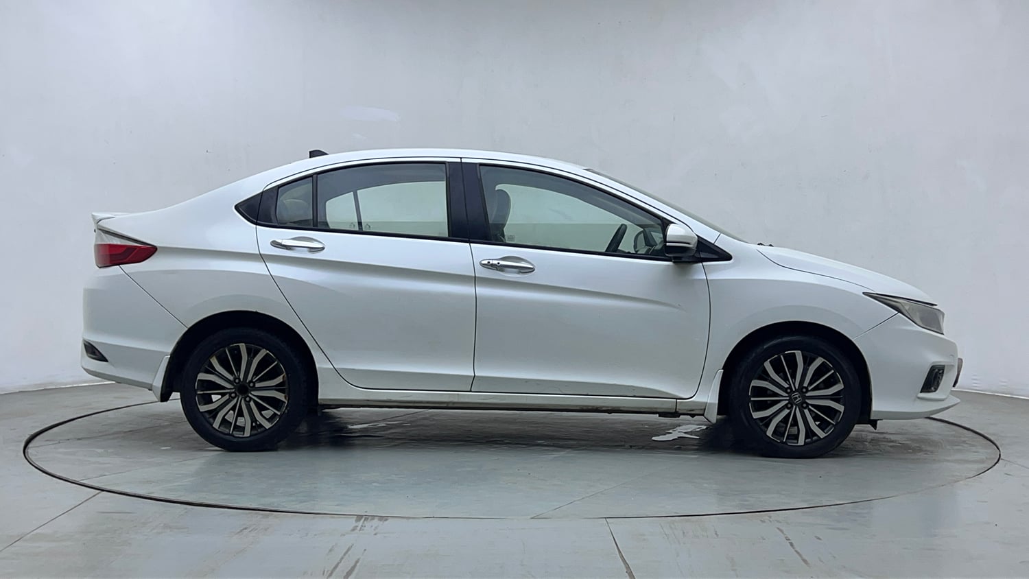 Used 2017 Honda City ZX CVT Petrol Petrol Automatic exterior RIGHT SIDE VIEW