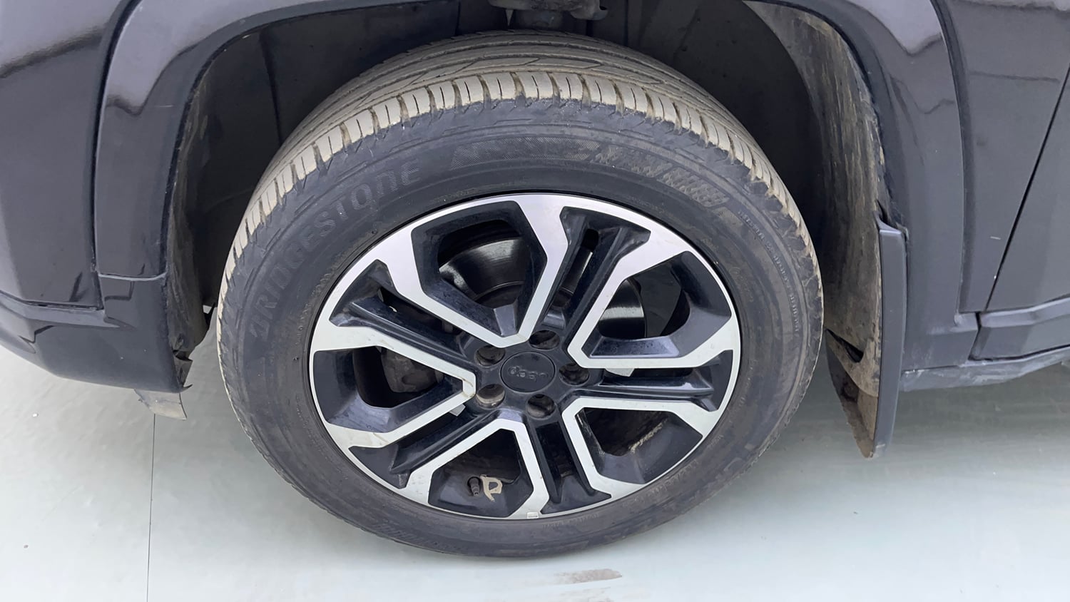 Used 2022 Jeep Compass Model S (O) 1.4 Petrol DCT Petrol Automatic tyres LEFT FRONT TYRE RIM VIEW