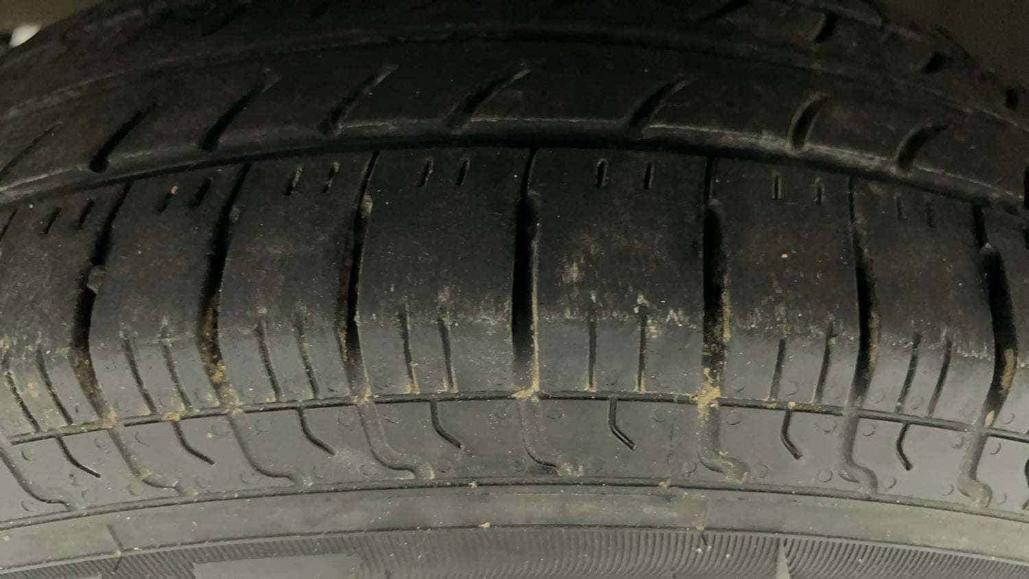 Used 2018 Maruti Suzuki Swift LXi Petrol Manual tyres LEFT FRONT TYRE TREAD VIEW