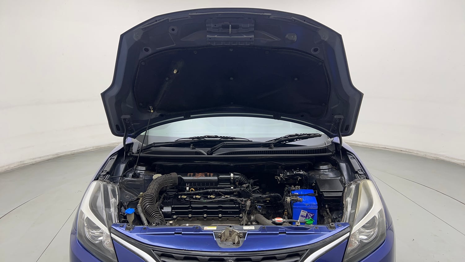 Used 2017 Maruti Suzuki Baleno Alpha 1.2 Petrol Manual engine ENGINE & BONNET OPEN FRONT VIEW