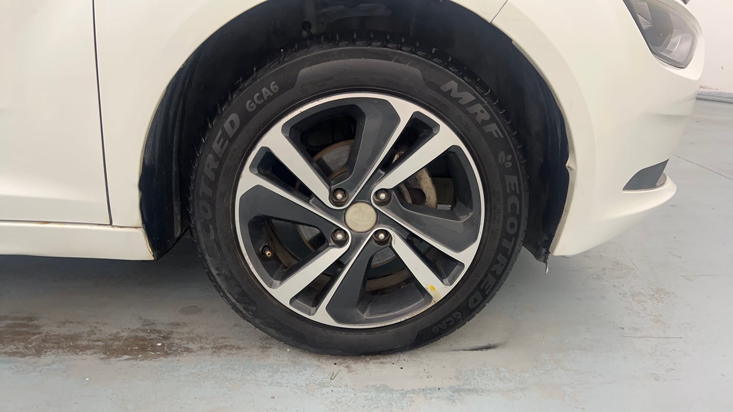 Used 2022 Tata Altroz XZ Plus Diesel Diesel Manual tyres RIGHT FRONT TYRE RIM VIEW