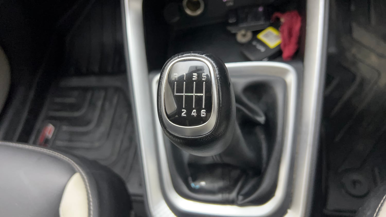 Used 2022 Kia Sonet HTX 1.5 Diesel Manual interior GEAR  KNOB VIEW