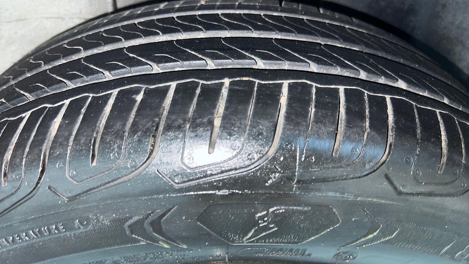 Used 2022 Tata Altroz XZA Plus Petrol Petrol Automatic tyres LEFT REAR TYRE TREAD VIEW