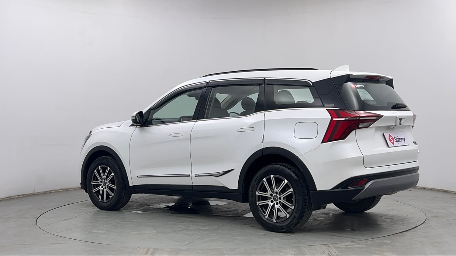 Used 2022 Mahindra XUV700 AX 7 Petrol MT 7 STR Petrol Manual exterior LEFT REAR CORNER VIEW