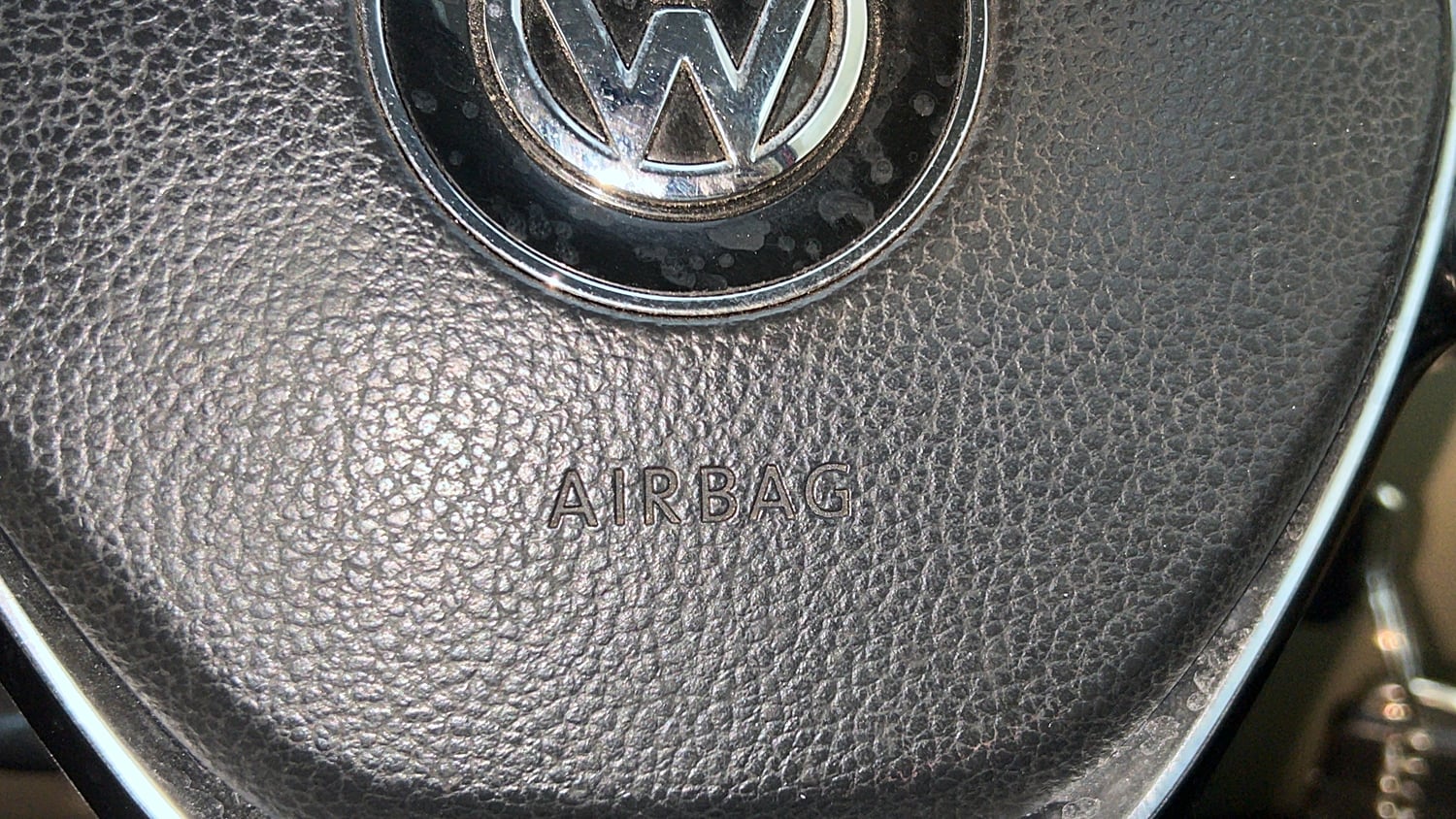 Used 2015 Volkswagen Polo Highline1.2L (P) Petrol Manual top_features Airbags