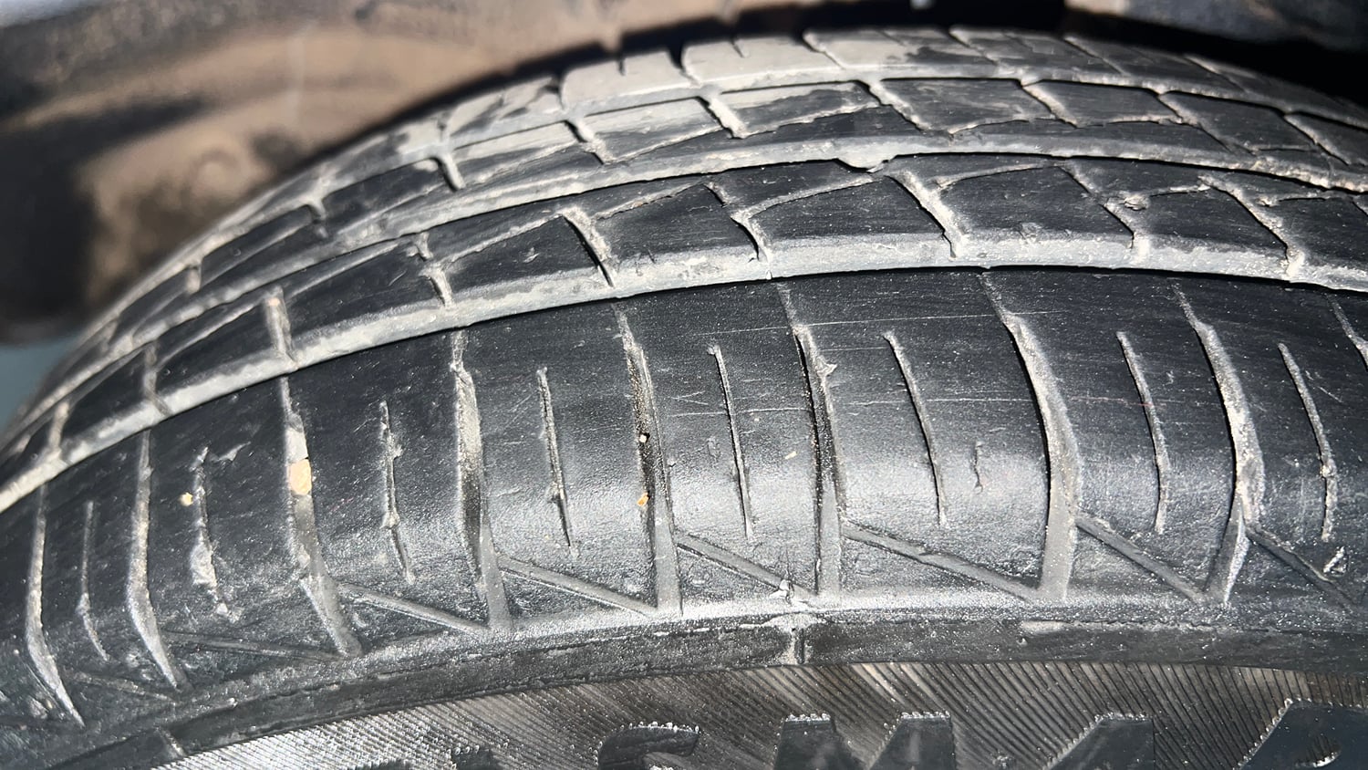 Used 2021 Maruti Suzuki Alto 800 LXi (O) Petrol Manual tyres LEFT FRONT TYRE TREAD VIEW