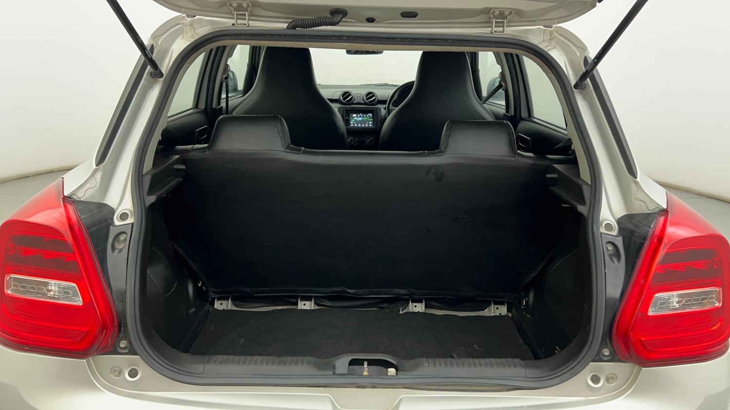 Used 2018 Maruti Suzuki Swift LXi Petrol Manual interior DICKY INSIDE VIEW