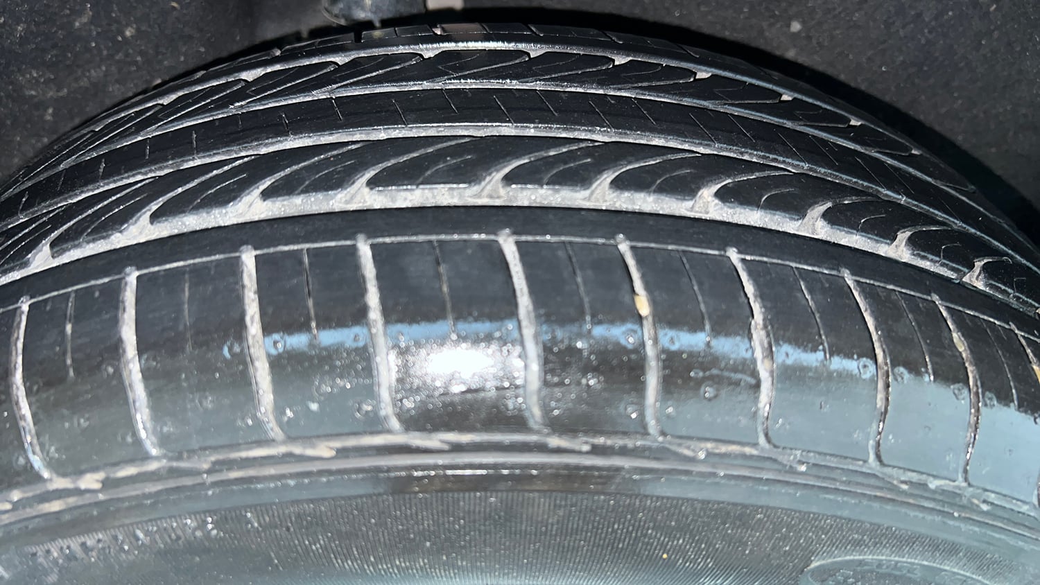 Used 2017 Ford EcoSport Trend 1.5L Ti-VCT Petrol Manual tyres RIGHT REAR TYRE TREAD VIEW