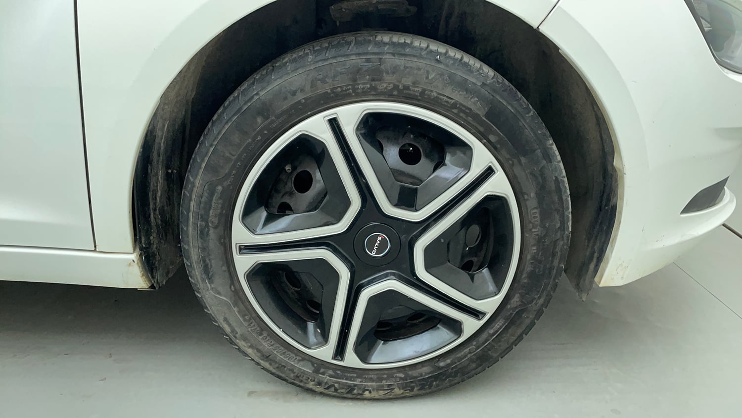 Used 2020 Tata Altroz XT Petrol Petrol Manual tyres RIGHT FRONT TYRE RIM VIEW