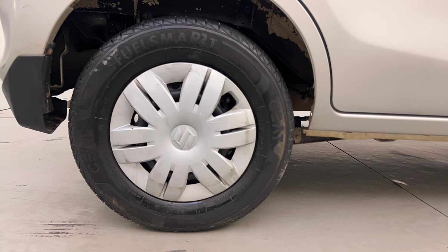 Used 2023 Maruti Suzuki Alto 800 VXi Petrol Manual tyres RIGHT REAR TYRE RIM VIEW