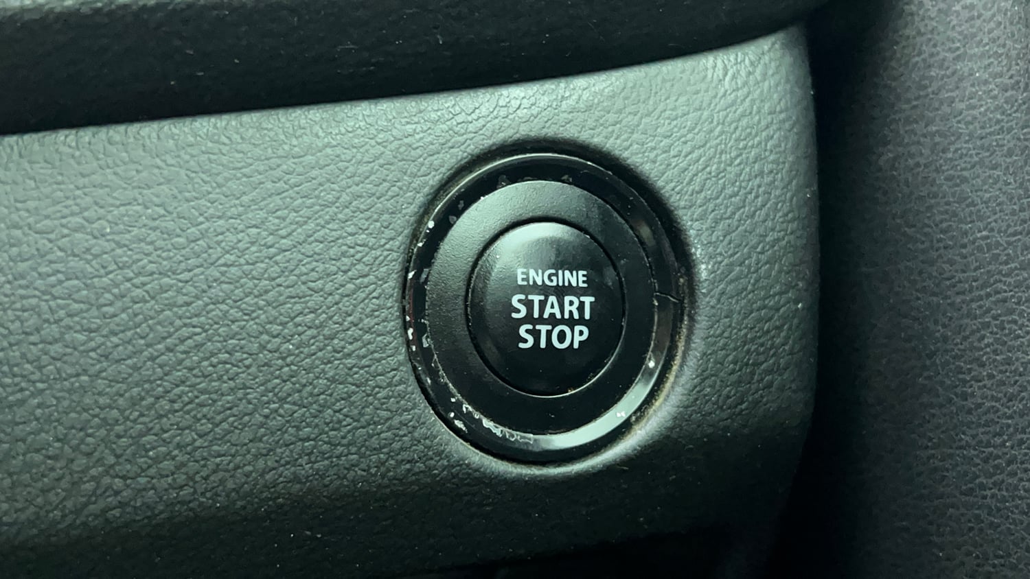 Used 2017 Maruti Suzuki Baleno Alpha 1.2 Petrol Manual top_features Keyless start