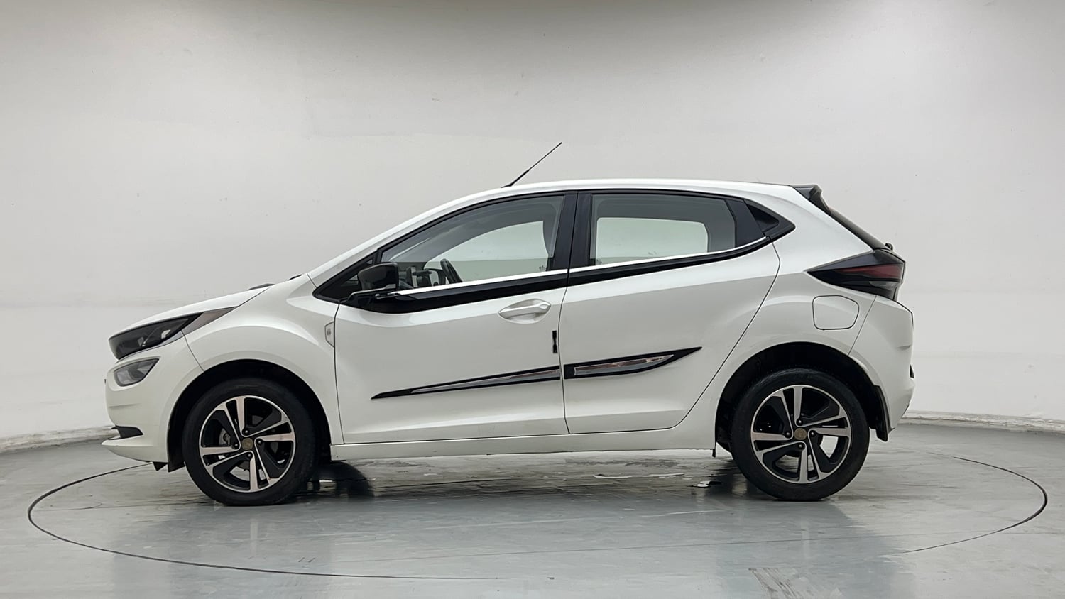 Used 2022 Tata Altroz XZA Plus Petrol Petrol Automatic exterior LEFT SIDE VIEW