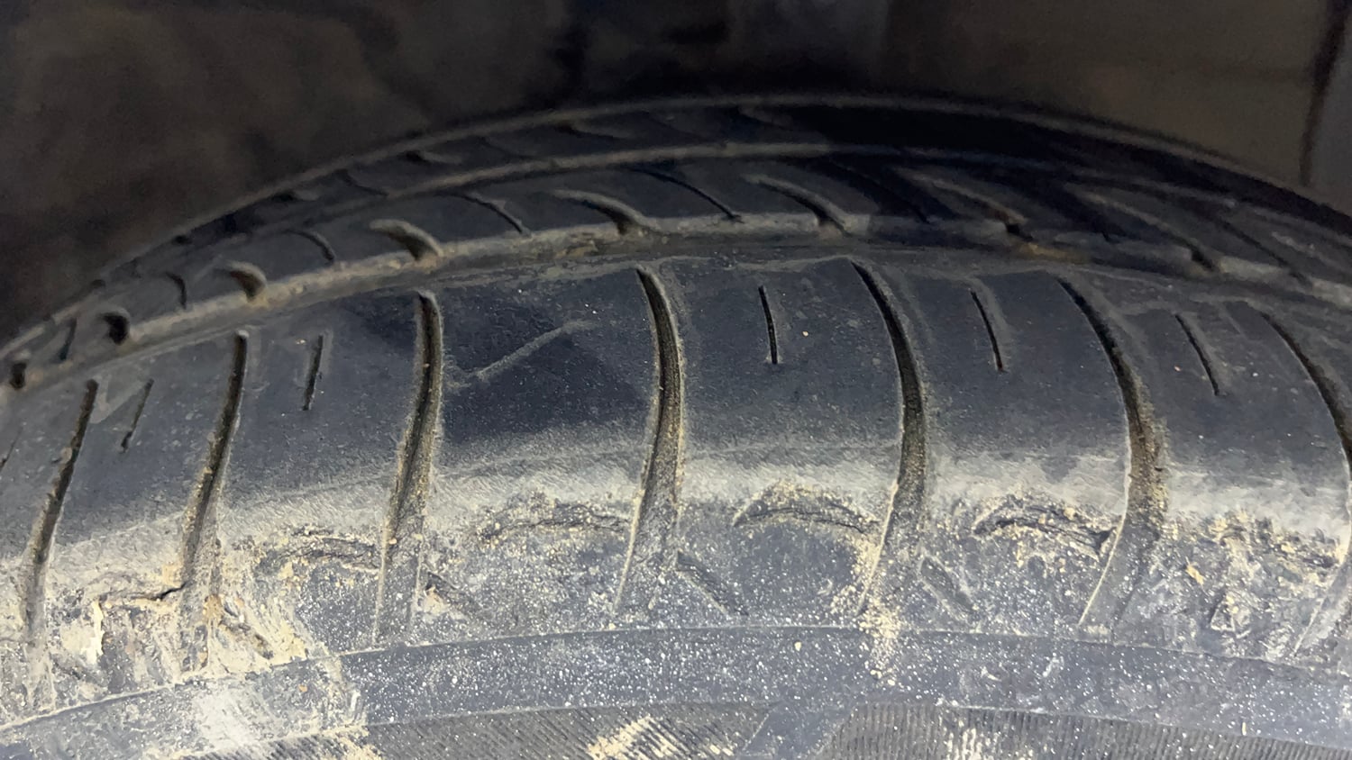 Used 2015 Hyundai Grand i10 Asta 1.1 CRDi Diesel Manual tyres RIGHT FRONT TYRE TREAD VIEW
