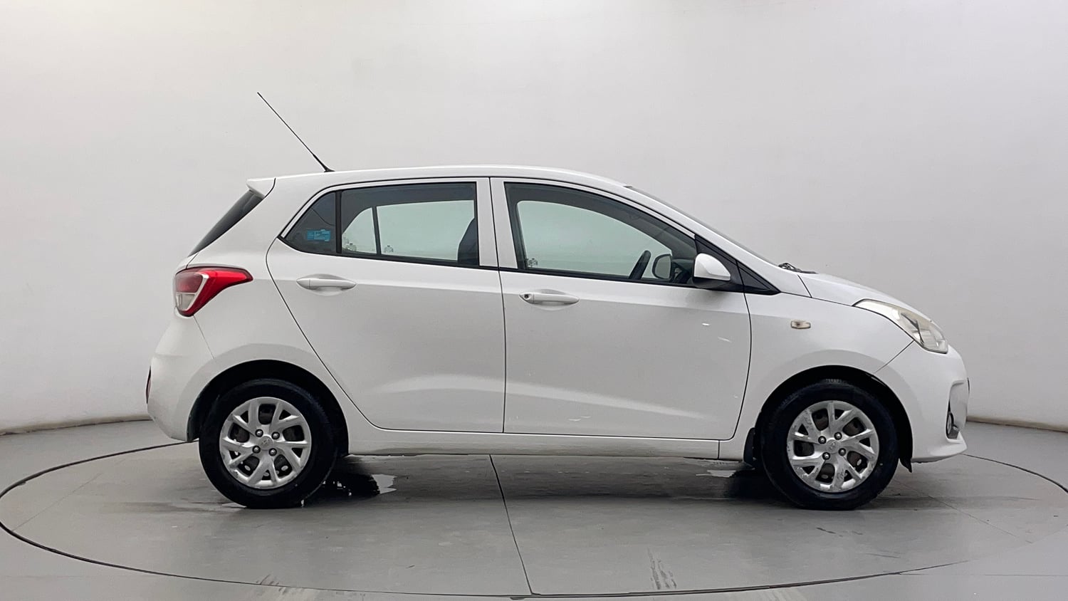 Used 2017 Hyundai Grand i10 Magna 1.2 Kappa VTVT Petrol Manual exterior RIGHT SIDE VIEW