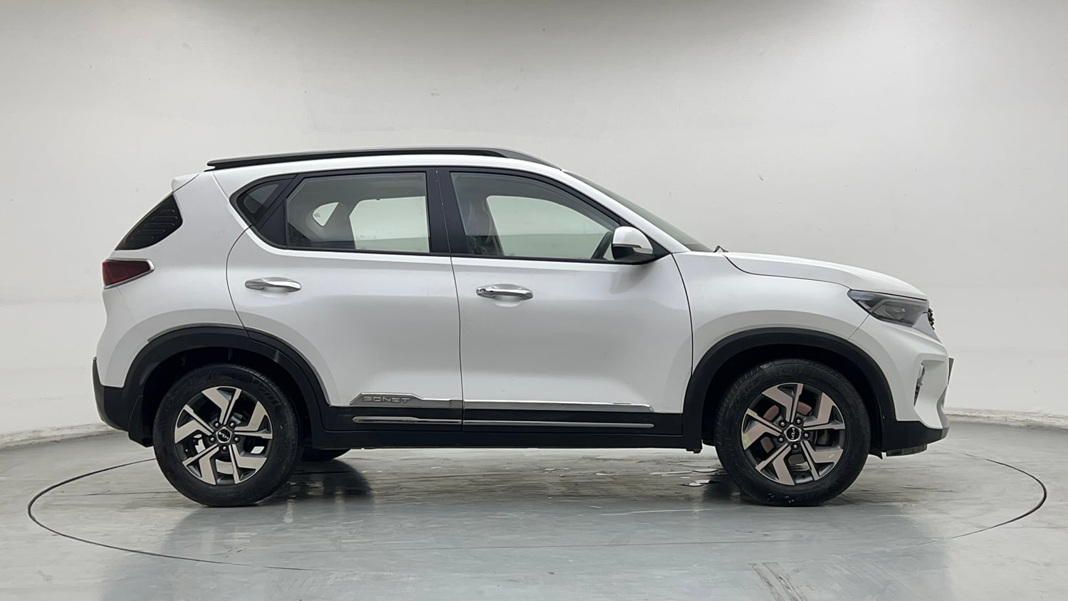 Used 2022 Kia Sonet HTX 1.5 Diesel Manual exterior RIGHT SIDE VIEW