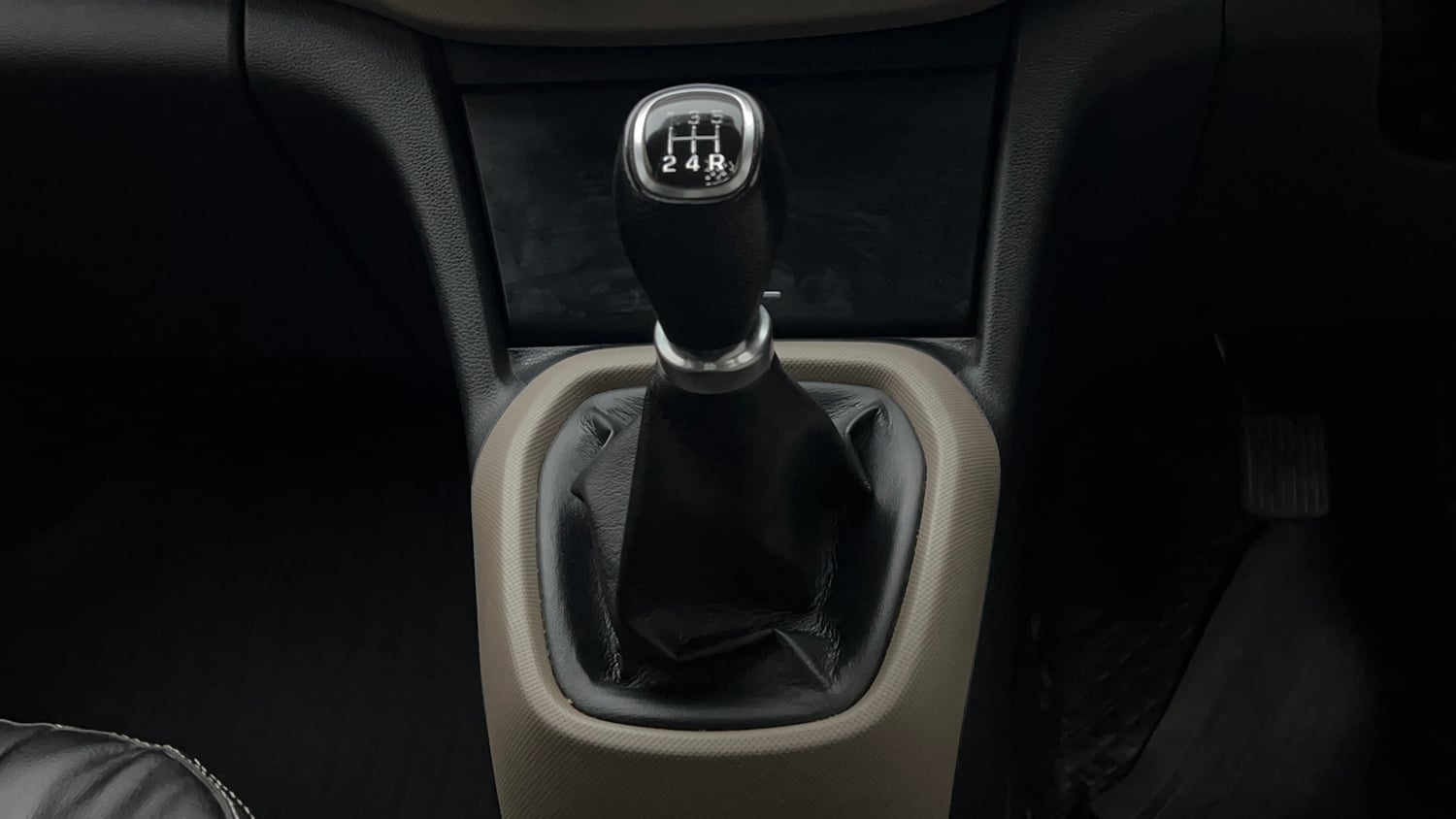 Used 2018 Hyundai Xcent SX Petrol Manual interior GEAR  KNOB VIEW