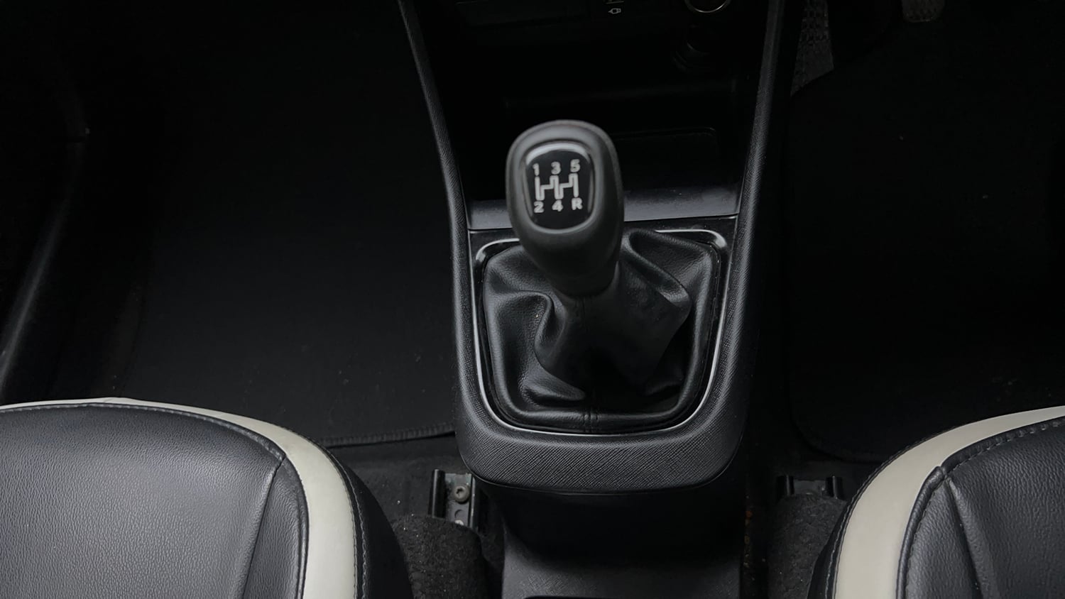 Used 2023 Tata Punch Adventure MT Petrol Manual interior GEAR  KNOB VIEW