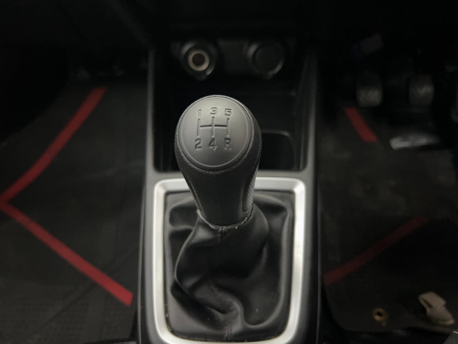 Used 2020 Maruti Suzuki Swift LXi Petrol Manual interior GEAR  KNOB VIEW