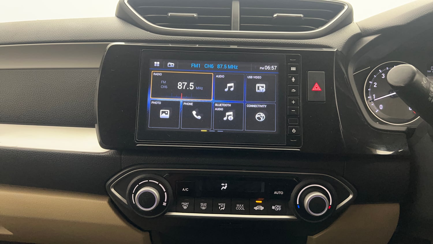 Used 2022 Honda Amaze VX MT 1.2 Petrol Petrol Manual interior MUSIC SYSTEM & AC CONTROL VIEW