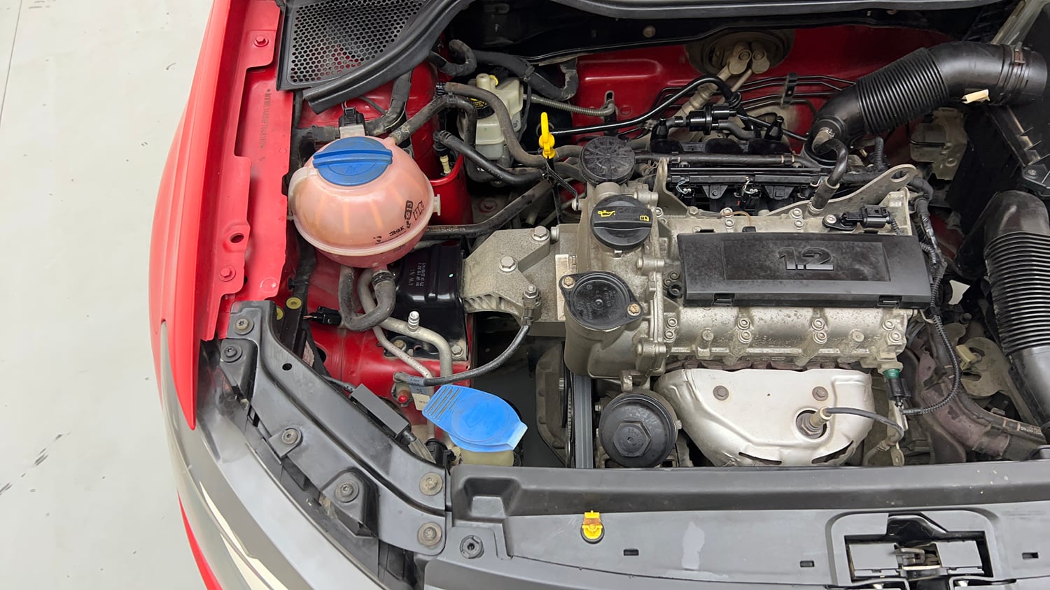 Used 2015 Volkswagen Polo Highline1.2L (P) Petrol Manual engine ENGINE RIGHT SIDE VIEW