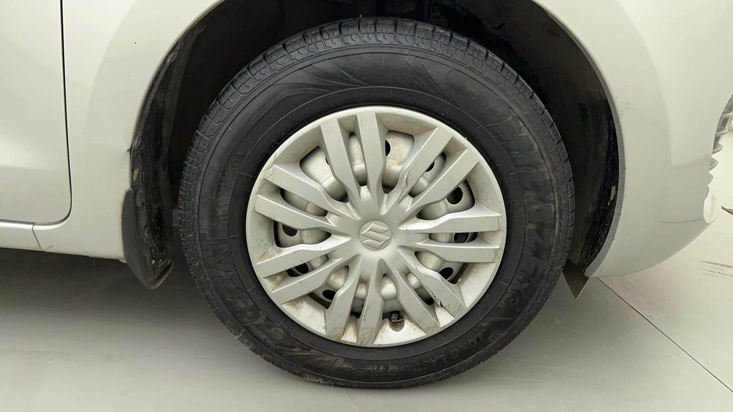 Used 2018 Maruti Suzuki Swift LXi Petrol Manual tyres RIGHT FRONT TYRE RIM VIEW