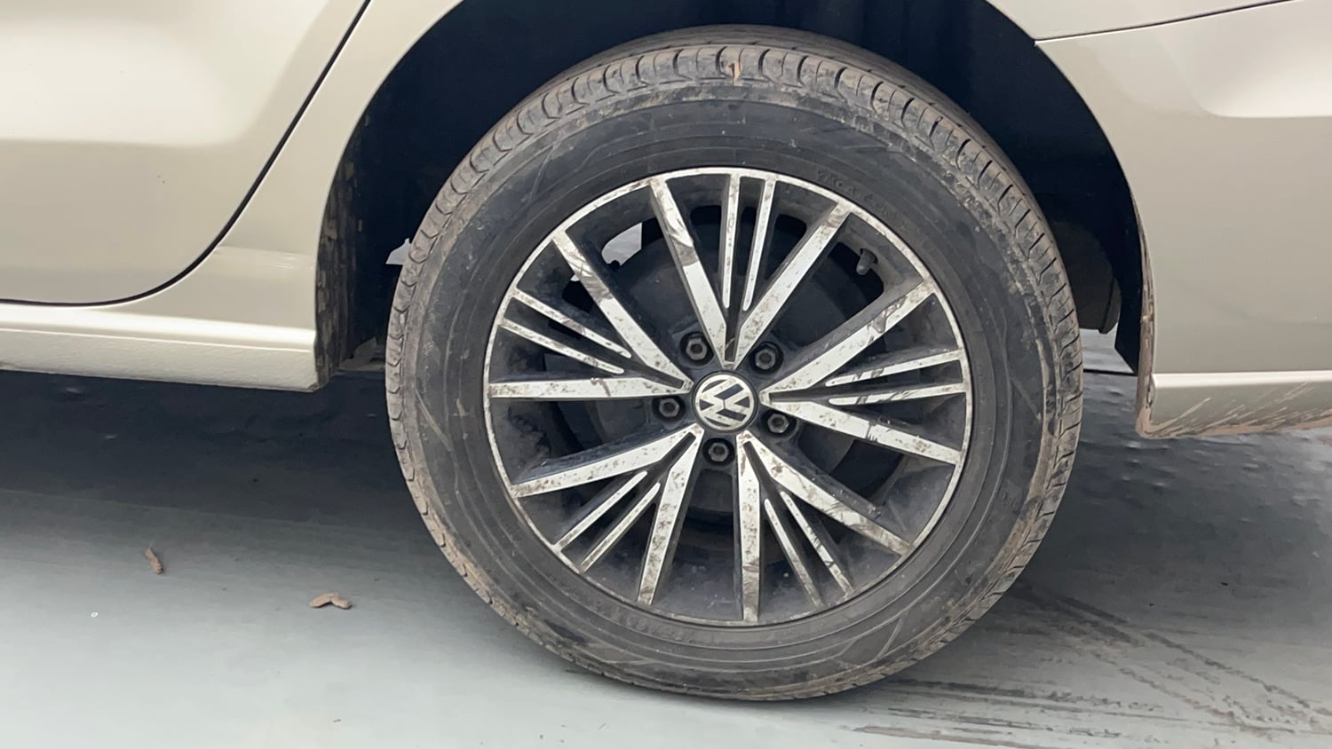 Used 2019 Volkswagen Vento Highline 1.6 (P) Petrol Manual tyres LEFT REAR TYRE RIM VIEW