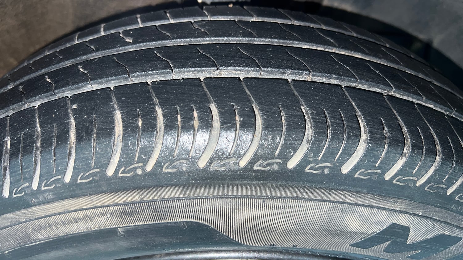 Used 2024 Maruti Suzuki Wagon R VXI 1.0 Petrol Manual tyres RIGHT FRONT TYRE TREAD VIEW