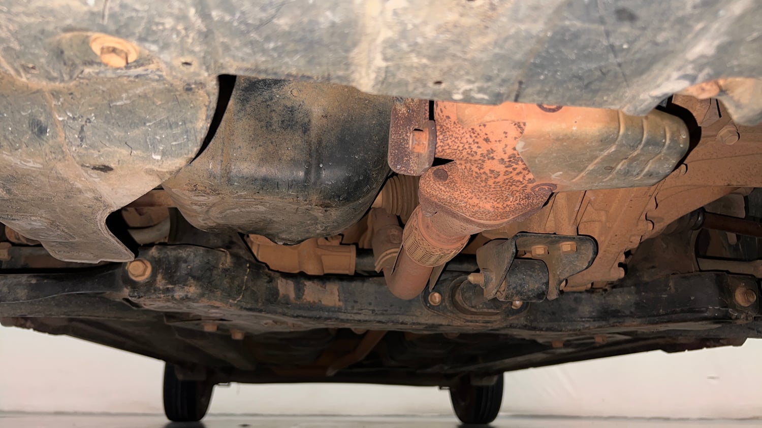Used 2019 Hyundai Santro Sportz Petrol Manual extra FRONT LEFT UNDERBODY VIEW