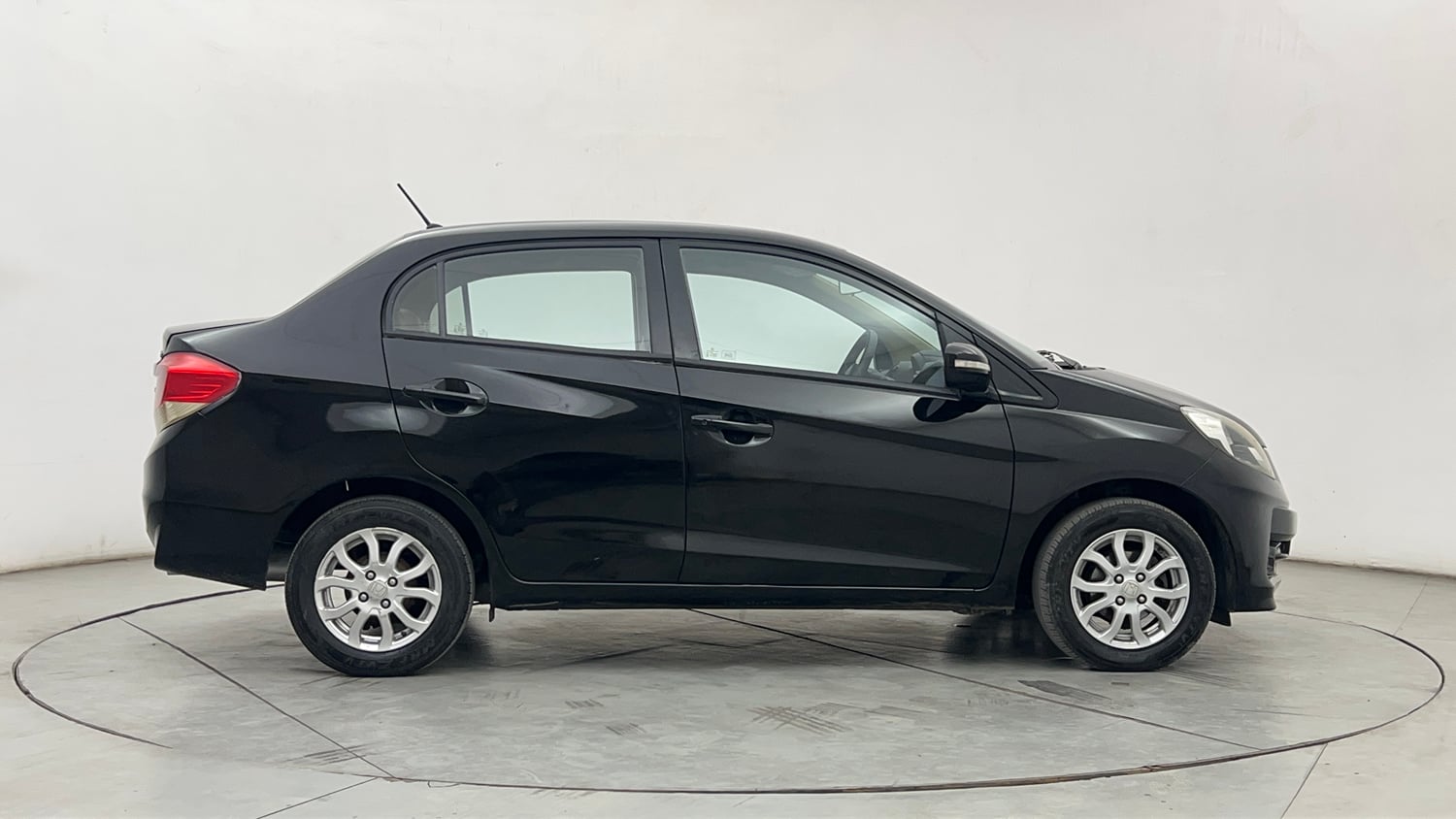 Used 2014 Honda Amaze 1.2 VX i-VTEC Petrol Manual exterior RIGHT SIDE VIEW